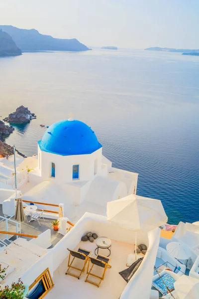 Hagyományos Görög Falu Oia Santorini Kék Kupolák Templomok Falusi Tetők — Stock Fotó