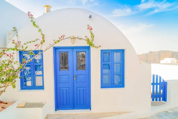 Krásné Detaily Ostrova Santorini Typický Dům Bílými Zdmi Modrým Mořem — Stock fotografie