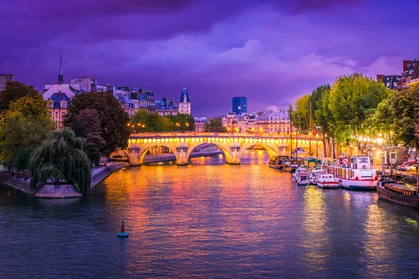 Pont Neuf Řeka Seine Vody Modré Noci Paříž Francie — Stock fotografie