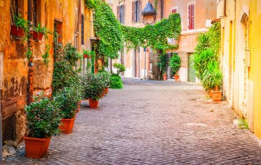 Trastevere eski şehir İtalyan yaya caddesi görünümü, Roma, İtalya