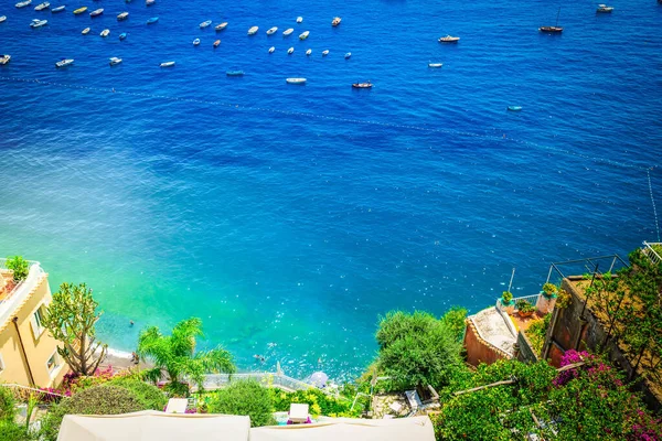 Tekneli Hava Manzaralı Talya Nın Amalfi Sahilli Tyrhenian Denizi Suları — Stok fotoğraf