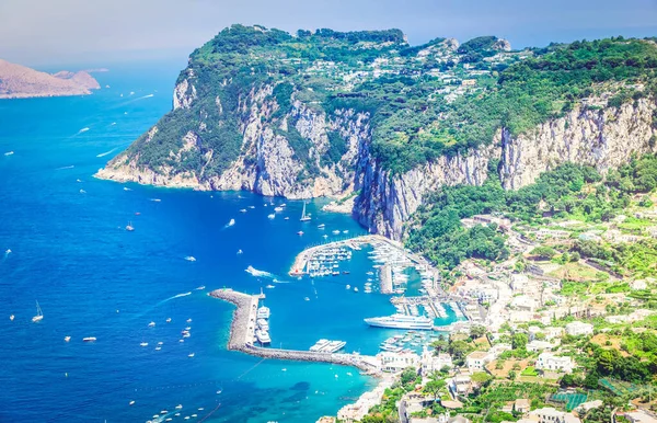 Güzel Marina Grande limanı manzarası yukarıdan, Capri Adası, İtalya