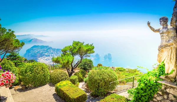 从意大利卡普里岛的Solaro山眺望大海和花园 — 图库照片