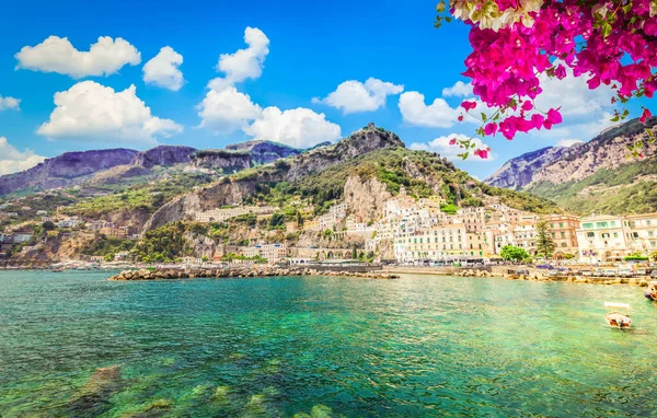 Amalfi Town Embankment Tyrrhenian Sea Waters Flowers Italy — Stock Photo, Image