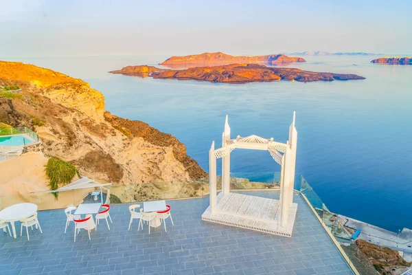 Caldera Manzaralı Kafe Masası Düğün Kemeri Santorini Güzel Ayrıntılar — Stok fotoğraf