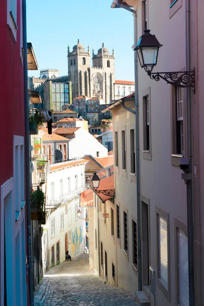葡萄牙波尔图历史名城 通往硒大教堂的狭窄街道 — 图库照片