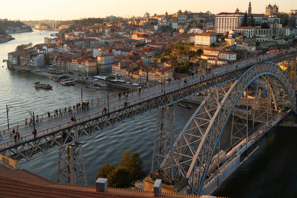 포르투갈 루이스 연결하는 루이스 다리가 포르토 화려하고 풍경을 포르토 광학적 — 스톡 사진