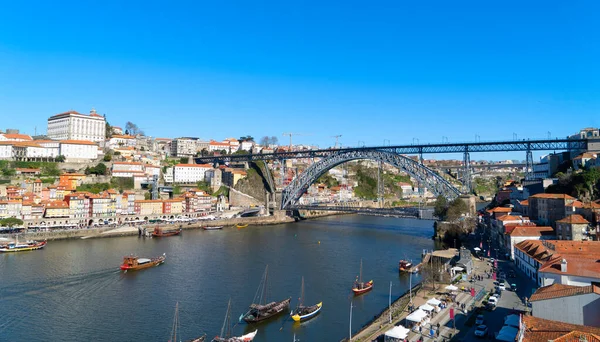 Γραφική Πολύχρωμη Θέα Στην Παλιά Πόλη Πόρτο Φωτεινή Ημέρα Πορτογαλία — Φωτογραφία Αρχείου