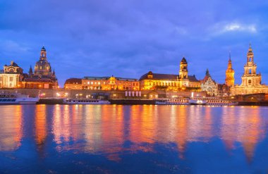 Dresden seti ve Elbe nehri geceleri, Almanya, retro tonlama