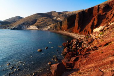 Oia 'nın kırmızı plajı, Santorini Yunanistan, web pankartı biçimi