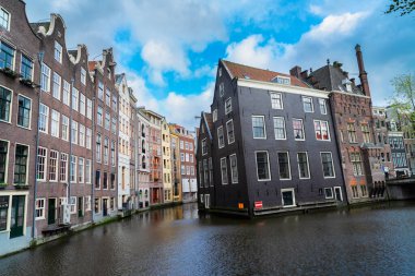 Cephe kanal su, Amsterdam, Hollanda Hollanda toplayan üzerinde eski histoic evlerin