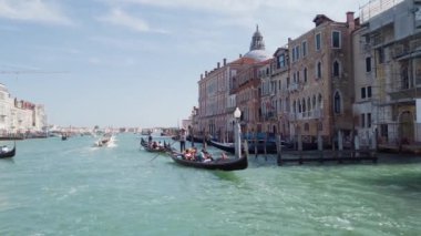 muticolored Venedik evler Grand canal, su üzerinde görüntülemek Sudan, İtalya