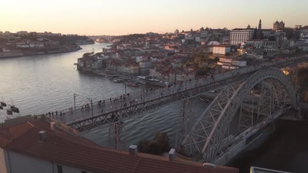 Живописный Красочный Вид Старый Город Порту Ночью Португалия Мостом Понте — стоковое видео