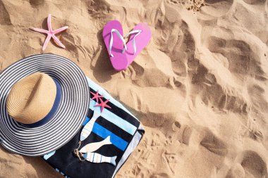 Yaz plajı, kumda fotokopi alanı olan sakin bir yaşam arka planı