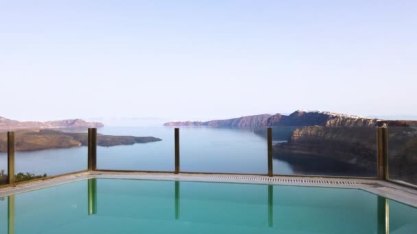 Čistá Voda Bazénu Výhled Santorini Caldera Řecko — Stock video