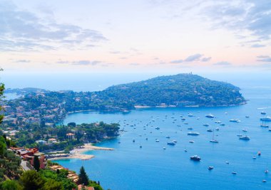 Cote dAzur, Riviera, Fransa 'nın Riviera sahili ve turkuaz deniz suları