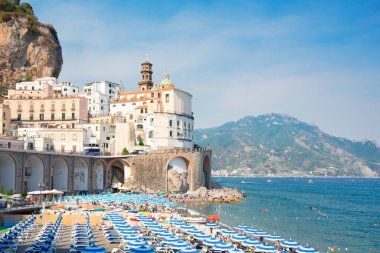 İtalya, Thyrenian deniz suyuyla yaz Atrani Sahili