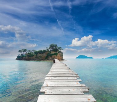 Agios Sostis adasına köprü, Yunanistan 'ın Zakinthos adasının güzel manzarası