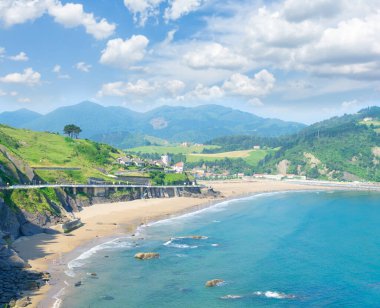 Cantabria deniz yeşili sahil Deba kasaba, Pais Vasco İspanya ile