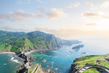 Köprü ve San Juan de Gaztelugatxe, Pais Vasco İspanya kayalar Panoraması