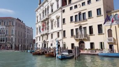muticolored Venedik evler Grand canal, su üzerinde görüntülemek Sudan, İtalya