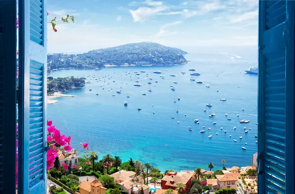 Landschaft Der Riviera Küste Und Türkisfarbenes Wasser Des Mittelmeeres Cote Stockbild