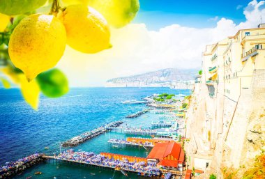 Dolgu ve plaj Sorrento ile limon, Güney İtalya