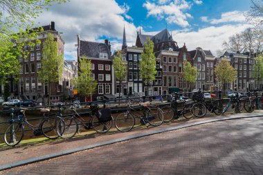 geleneksel Bisiklet sonraki Amsterdam, Hollanda'kanal için ayakta