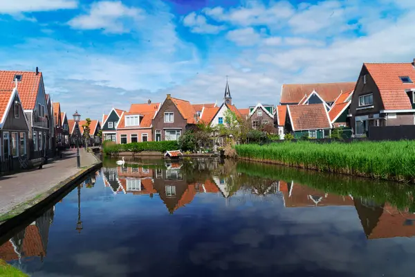 Hollanda 'nın Volendam şehrinin kırsal kırsal kırsal kesimi.