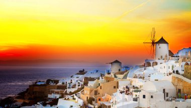 Oia Famouse altın günbatımı tonda yel değirmeni, Santorini, ile