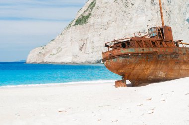 Yunanistan 'ın Zakinthos adasındaki Navagio Shipwreak plajının beyaz kumu