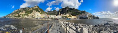 Amalfi eski kasaba panoraması, İtalya