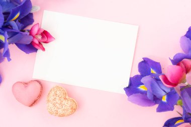 Anneler günü arkaplanı bir fincan kahveyle, çerçeve ise fotokopi alanıyla