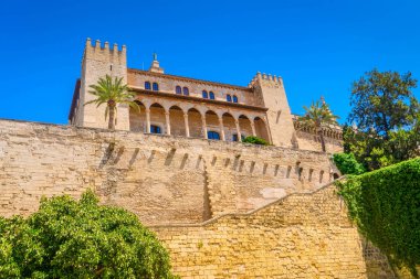 Mayorka 'nın başkenti Palma de Mayorka' daki eski kraliyet kalesi, İspanya, Balearic adaları