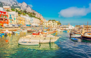 İtalya Capri Adası Marina Grande Limanı