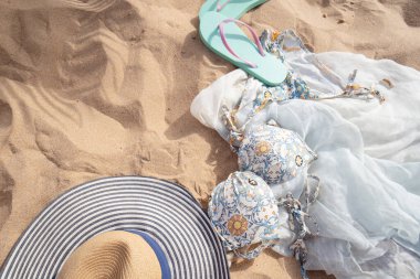 Kopya alanı ve gölgeli yaz sahili arkaplanı