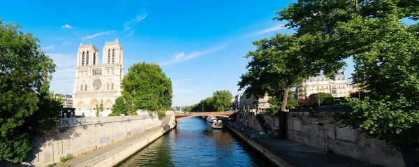 Cite adasındaki Notre Dame katedrali Seine nehri üzerinde, Paris şehri, Fransa