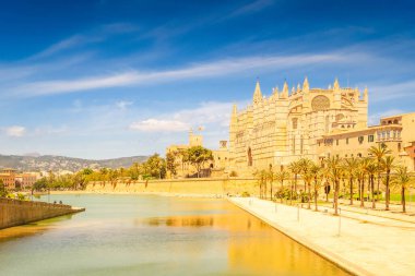 Palma de Majorca 'nın başkenti Mayorka, İspanya ve Balearic adalarındaki eski katedral ve dolgu.