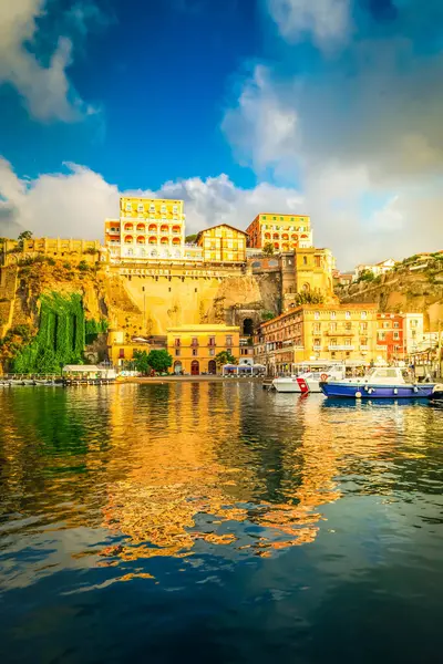 tekneler dolgu ve Sorrento şehir, Güney İtalya