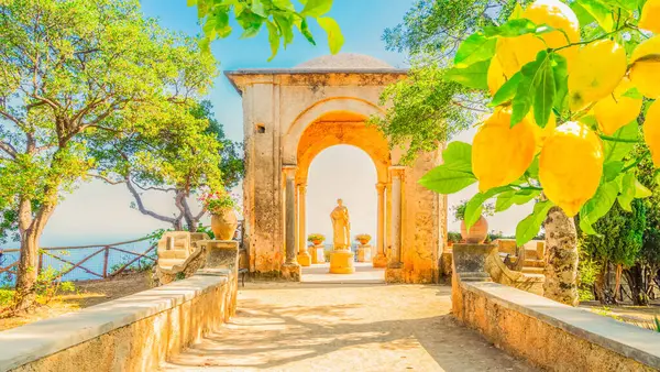 Yazın Ravello Köyü 'nün güzel detayları, İtalya' nın Amalfi Sahili,