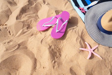 Yaz plajı, kumda fotokopi alanı olan sakin bir yaşam arka planı