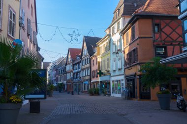 yayalara Colmar, en ünlü şehir Alsace, Fransa, tonda retro