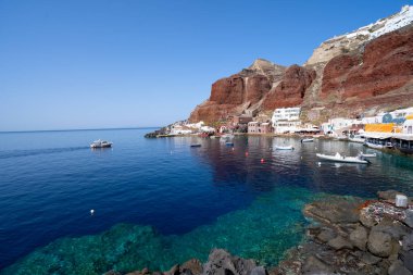 Amoudi Körfezi, Oia Limanı, Santorini Yunanistan güneşli yaz mevsiminde