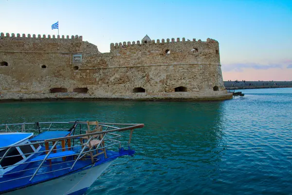 Yunanistan 'ın Girit kentindeki Venedik kalesi ile Heraklion eski Venedik körfezi
