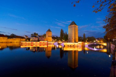 Strazburg Ponts Couverts geceleri, Fransa köprü.