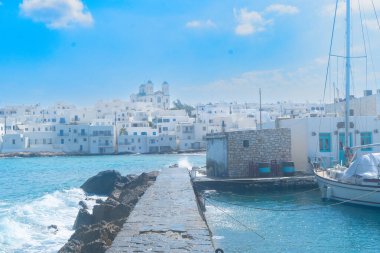 Yunanistan 'ın Paros Adası' nda sıra sıra balıkçı tekneleri