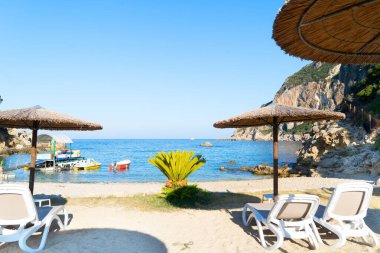 Yunanistan, Korfu 'da Paleokastritsa plajı ve İyon denizi