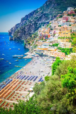 Plaj Positano yukarıda - ünlü eski İtalyanca resort, İtalya