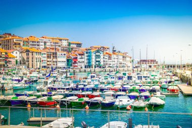 Lekeito limanı, İspanya 'nın Pais Vasco kıyısındaki küçük bir kasaba.