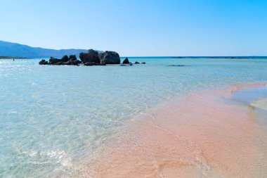 Elafonisi sahilinin mavi ve pembe renkleri, Girit Yunanistan, tonlanmış